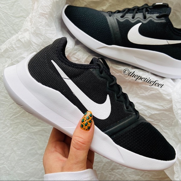 NWT Nike VTR